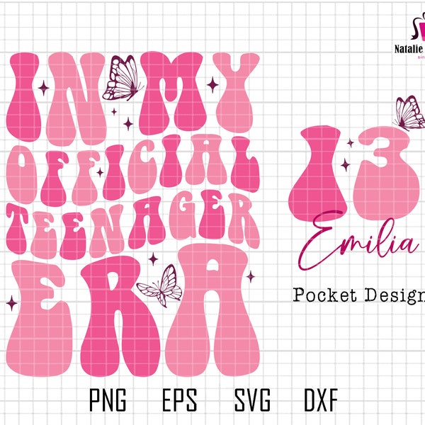 Könnte beinhalten: Rosa-weißes Grafikdesign mit dem Text "IN MY OFFICIAL TEENAGER ERA" in einer Retro-Schriftart. Ein Schmetterling ist im Design. Der Text "13 Emilia" befindet sich in einem separaten Design mit einem Schmetterling.