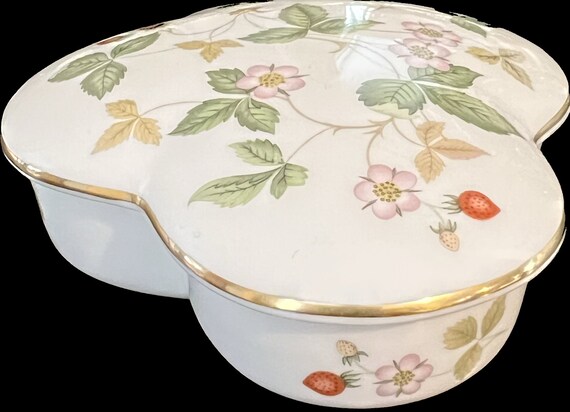 ウェッジウッド ストロベリー&バイン　ボーンチャイナ 楽天市場】WEDGWOOD ウェッジウッド WILD STRAWBERRY ワイルド