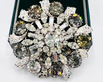 Vintage Weiss Style Crystal Brooch: Silver Tone Statement  display picture 2