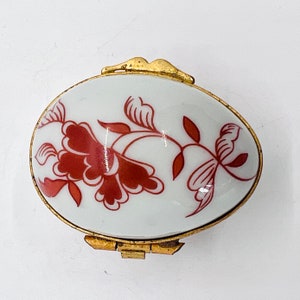 Bote de baratija vintage de porcelana de París, Pastillero con forma de huevo, Porcelana pintada a la principal, Porcelana francesa pintada a mano, Cierre ornolu