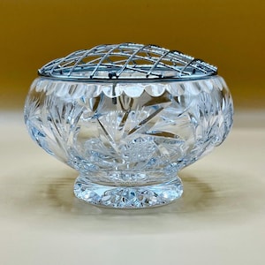 CUT CRYSTAL FLOWER Bowl – Hand-Cut Rose Bowl with Grid Frog, Starburst & Palm Design, Pedestal Base, Mid-Century European Lead Crystal