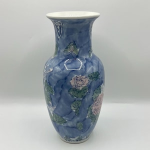 VINTAGE BLUE FLORAL Chinese Porcelain Baluster Vase – Hand Painted Peony and Vine Design – Chinese Oriental Decor – 25.5 cm