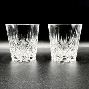 Vintage geslepen kristallen whiskybekers: diamantgeslepen bargerei