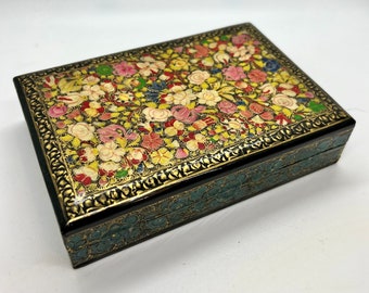 Vintage lacquered Box | Handpainted paper mache trinket box | Vintage Lacquered box from Kashmir. Kashmir paper mache box
