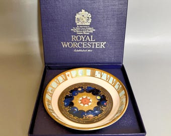 Boxed Royal Worcester Gold Viceroy 11