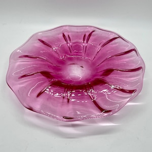 Vintage pink glass shallow dish, light waived glass dish / plate, Whitefriars style glass plate, Mid Century glass art home decor width 21.5