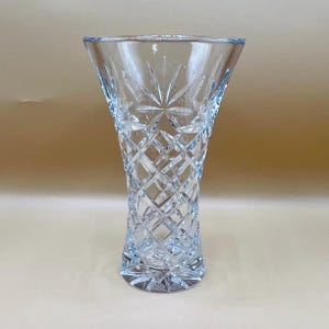 CLASSIC CUT CRYSTAL Vase,  Vintage lead crystal flower arrangement trumpet vase, Lattice Design star cut base, 20 cm Tall, Gift Idea