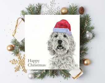 Könnte beinhalten: Eine Weihnachtskarte mit einem weißen Hund, der einen roten Weihnachtsmann-Hut trägt. Die Karte trägt den Text "Happy Christmas".