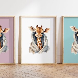 Cualquier color, Impresión de jirafa bebé en toalla, Póster de jirafa, Impresión de animal bebé, Póster de animal bebé, Arte para guardería, Arte animal, Cualquier tamaño