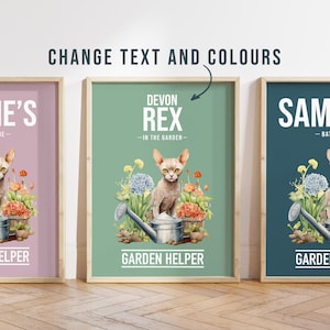 Jede Farbe - Devon Rex Katze im Garten Poster - Devon Rex Katze Poster - Devon Rex Katze Benutzerdefinierter Textdruck - Personalisierter Druck - Haustierkunst