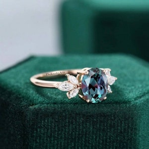 Alexandrite Ring, Alexandrite Silver Ring, Alexandrite Oval Cut, Happiness Gemstone, Cluster Ring, Promise Ring, Color Change Gemstone