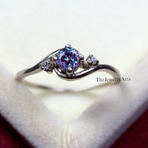Round Cut, Alexandrite Ring, Wedding Ring, Engagement Ring, Solitaire Ring, Sterling Silver, Gemstone Ring,