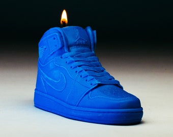 Bougie Sneaker AJ1 BLEUE / Bougie en cire de soja naturel - deep blue vegan candle - Cadeau idéal pour fan de sneakers - Décoration street