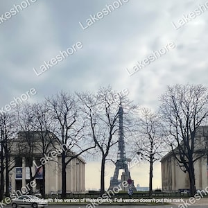 Picture of Eiffel tower by day