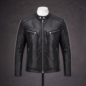 Heren bikerjack van zwart pythonleer met reliëf, slim fit, handgemaakt, verkrijgbaar in alle maten.