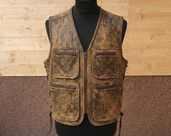 Herrväst i sliten brun läder, handgjord vintage western cowboy motorcykelväst i ranchstil, äkta