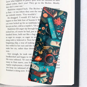 Cute fantasy bookmark - Whimsical stack of books bookmark - Dark academia bookmark - Book lover gift - Fantasy reader gift - id0074