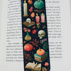 Halloween bookmark  -  Spooky season bookmark - Dark academia - Gothic - Book lover gift - Fall bookmark - id0356