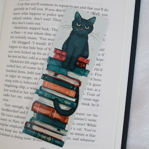 Segnalibro carino con gatto e pila di libri libri - Segnalibro di lettura accogliente - Regalo per gli amanti dei libri - Regalo per i lettori fantasy - id0079