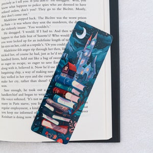 Cute fantasy bookmark - Whimsical stack of books witchy bookmark - Dark academia bookmark - Book lover gift - Fantasy reader gift - id0071