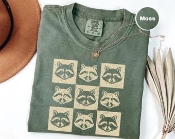 Raccoon Shirt, Vintage Raccoon Graphic Tee, Comfort Colors Raccoon Face Shirt, Distressed Retro Animal Lover T-Shirt, Woodland Wildlife Tee