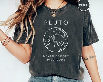 Pluto Never Forget Shirt, Minimalist Astronomy Graphic Tee, Funny Space Science T-Shirt, Splar System Gift, Funny Pluto Tshirt