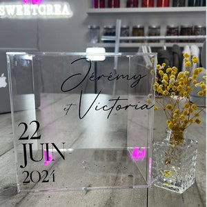 Personalized transparent acrylic wedding urn