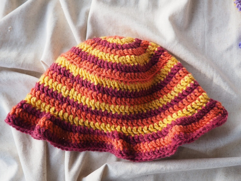 Handgehäkelter Sonnenhut, Sonnenhut, Sonnenhüte, crochet bucket hat, häkelhut, häkelhüte, crochet hat gestreift