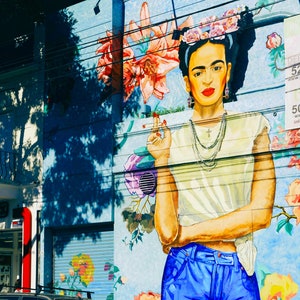 Hommage Frida Kahlo Street Art Photography di Jo fino a 75x100 Stampa su tela/Carta per poster/Messico/Moderno/Stampe XXL/Figurativo/Ritratto/PopArt/Arte