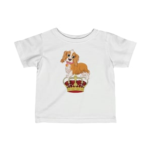 Cute Cavalier King Charles Spaniel sitting on a Crown Infant Fine Jersey Tee