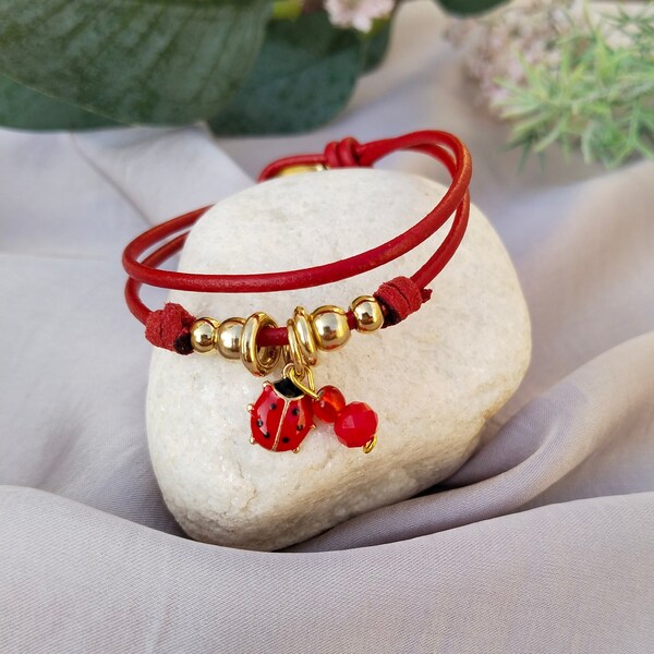 Bracelet pour femme, cordon en cuir véritable, avec perles dorées et breloque coccinelle. Cadeau pour femme, petite amie, amis, mère.