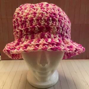 Playful Pink Crochet Bucket Hat – The Ultimate Statement Piece for Fashion-Forward Adventurers
