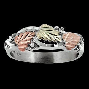 Mt Rushmore's Black Hills Gold & Silver MR24 Ladies Silver Ring