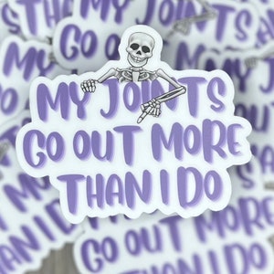 Naklejka - Białe tło - Moje stawy wychodzą częściej niż ja