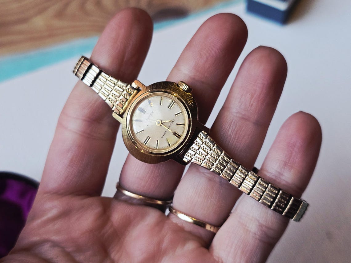 Vintage ladies gold tone 70s swiss watch Antique (not sure if working so reduced), foto 3 di 4