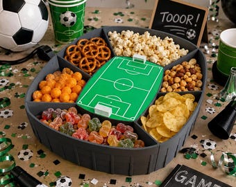 Fußball Snack Stadion XXL | Snackbox für Fußballparty & WM 2026 | Arena Servierplatte mit 6 Fächern | Fußball Deko Geburtstag | Chips Schale