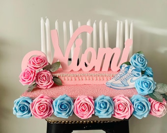 Exhibición de velas de lujo para quinceañeras y dulces dieciséis, candelabros y ceremonia de velas.
