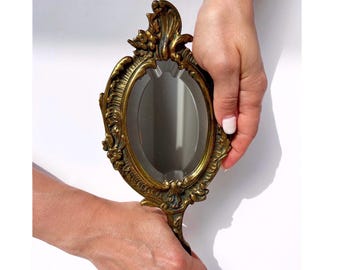 Specchio antico francese in metallo smaltato con vetro bisellato, cornice rococò decorata, decorazione da toeletta da collezione, finitura decorativa in stile bronzo