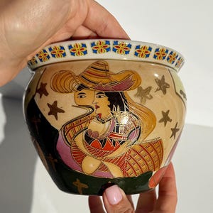Chinese export porcelain vase, collectible cubist Picasso style, Latin inspired decorative art 1960s, 12cm / 4.7 in, rare mid-century design