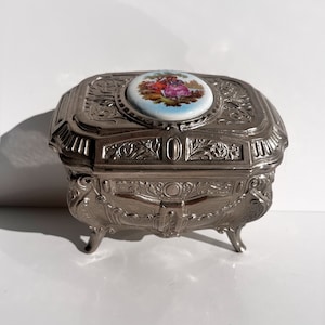Vintage metal Italian jewelry box, silver box for decoration, rare metal jewelry box, for silver colored jewelry. Souvenir-gift, unique