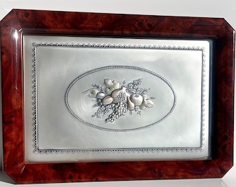 Raro letrero vintage italiano de plata de ley 925 con forma de ramo de frutas, obra de Castellani "ACCA". Arte mural italiano. Relieve sobre tabla de plata.