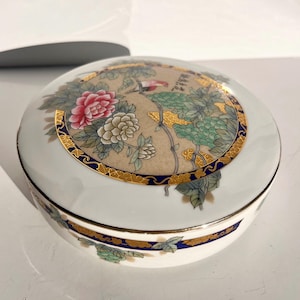 Vintage Japanese Porcelain Jewelry Box, Trinket Box with Lid, Japanese Peacock, Satsuma, Chinoiserie, Gold Inlay Red and Gold Floral Pattern