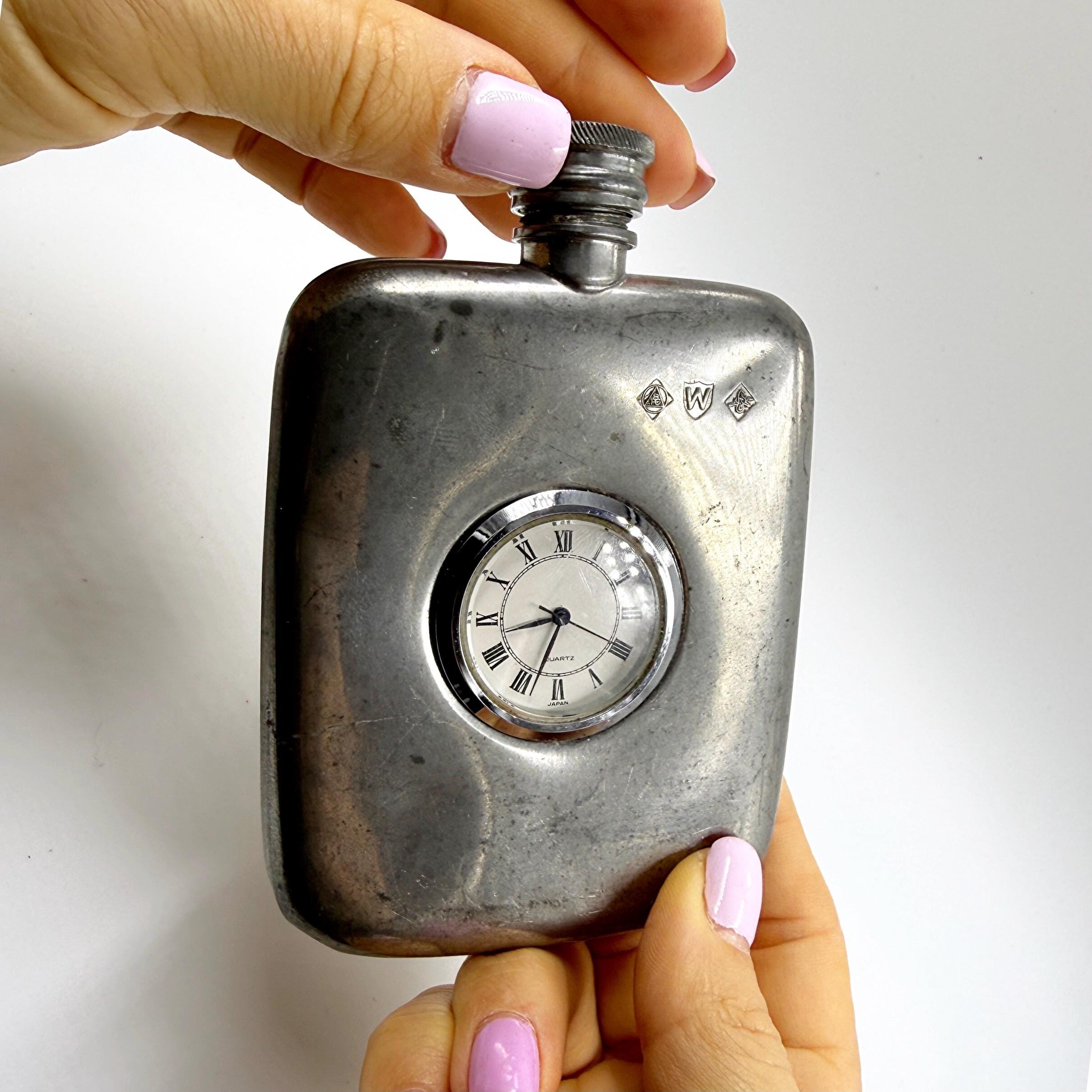 銀杯　53ｇ English Pewter Hip Flask With Japan Quartz Clock, Gentleman's Club