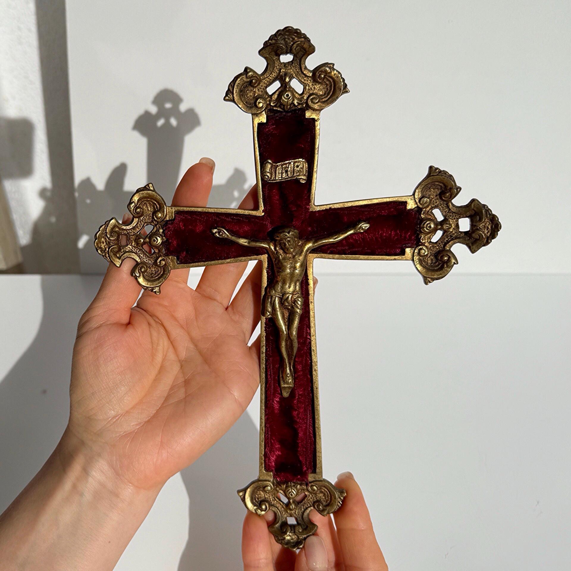 ヨーロッパアンティーク　真鍮製の祭壇用クロス　極上品 Crucifix Bronze Catholic Wall Cross, Velvet Backed, Portugal Home
