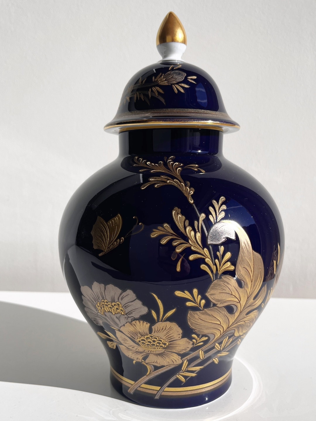 Porcelain Vase With Lid From the Tonic Collection, AK Kaiser Porzellan