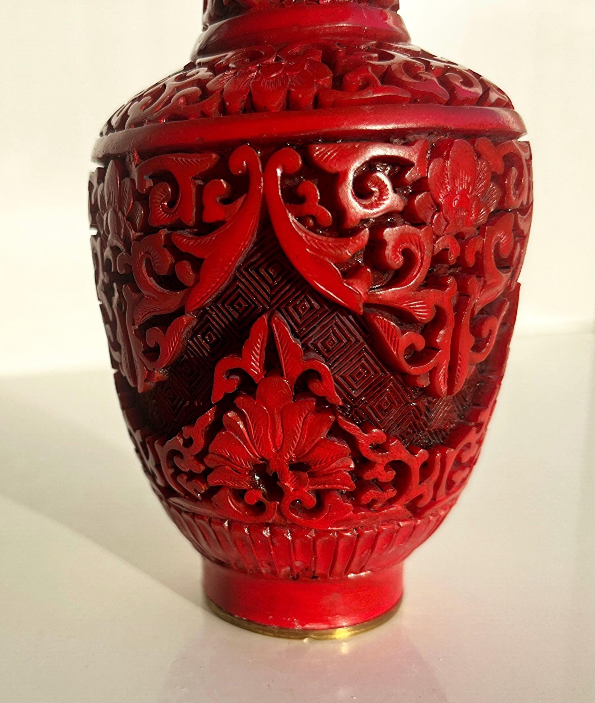 1950年代のヴィンテージ中国アジア彫刻辰砂花瓶、手彫り、新築祝い