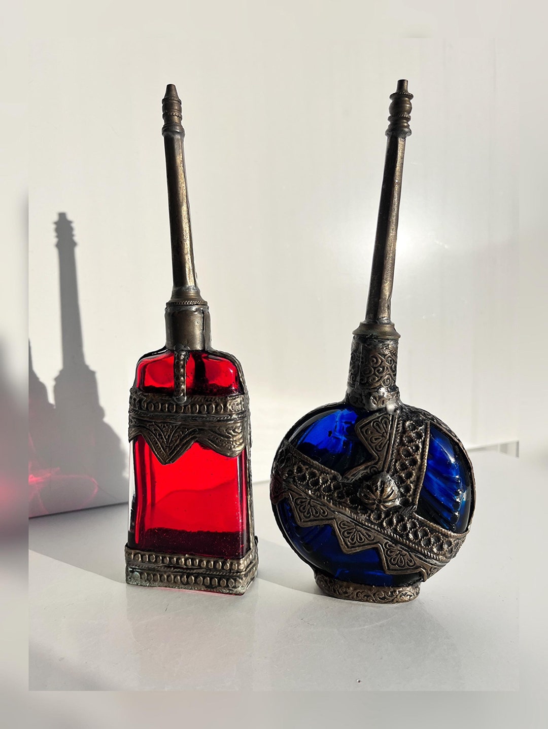 モロッコ産のアンティーク アールデコ ハンドメイド ガラス製香水瓶