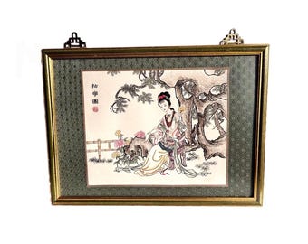 Pintura china vintage en seda. Pintada a mano en estilo Gongbi (工笔). Elegante dama bajo un pino, decoración mural oriental enmarcada. Pintura Gongbi.