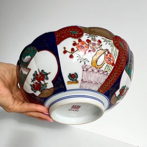 bol japonais en porcelaine Imari, motifs floraux et de grues peints à la main, accents dorés, art japonais de collection, décor du milieu du XXe siècle