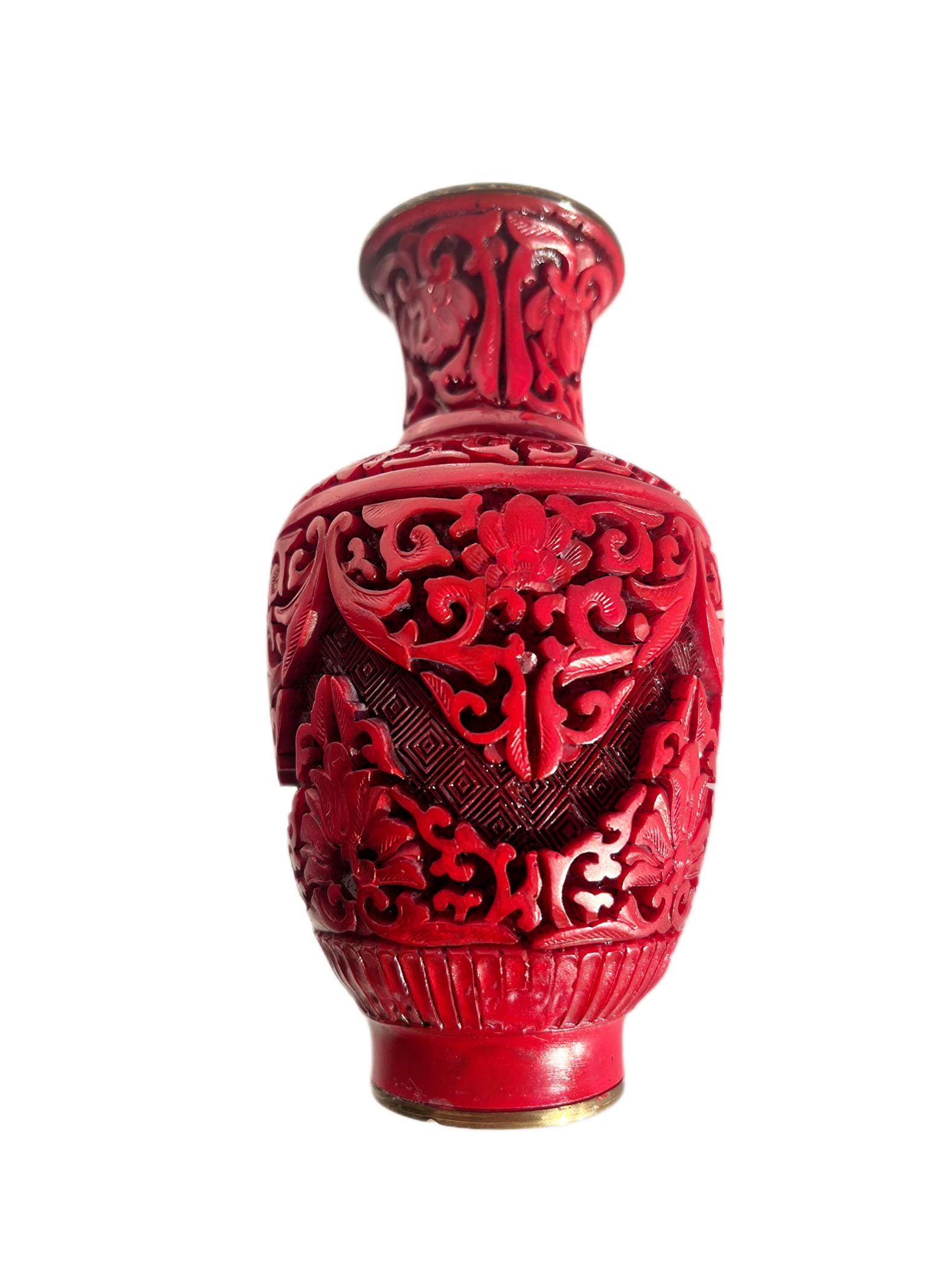 1950年代のヴィンテージ中国アジア彫刻辰砂花瓶、手彫り、新築祝い
